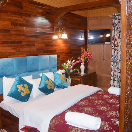 New Lakes Crown Group Of Houseboats Srīnagar Kültér fotó