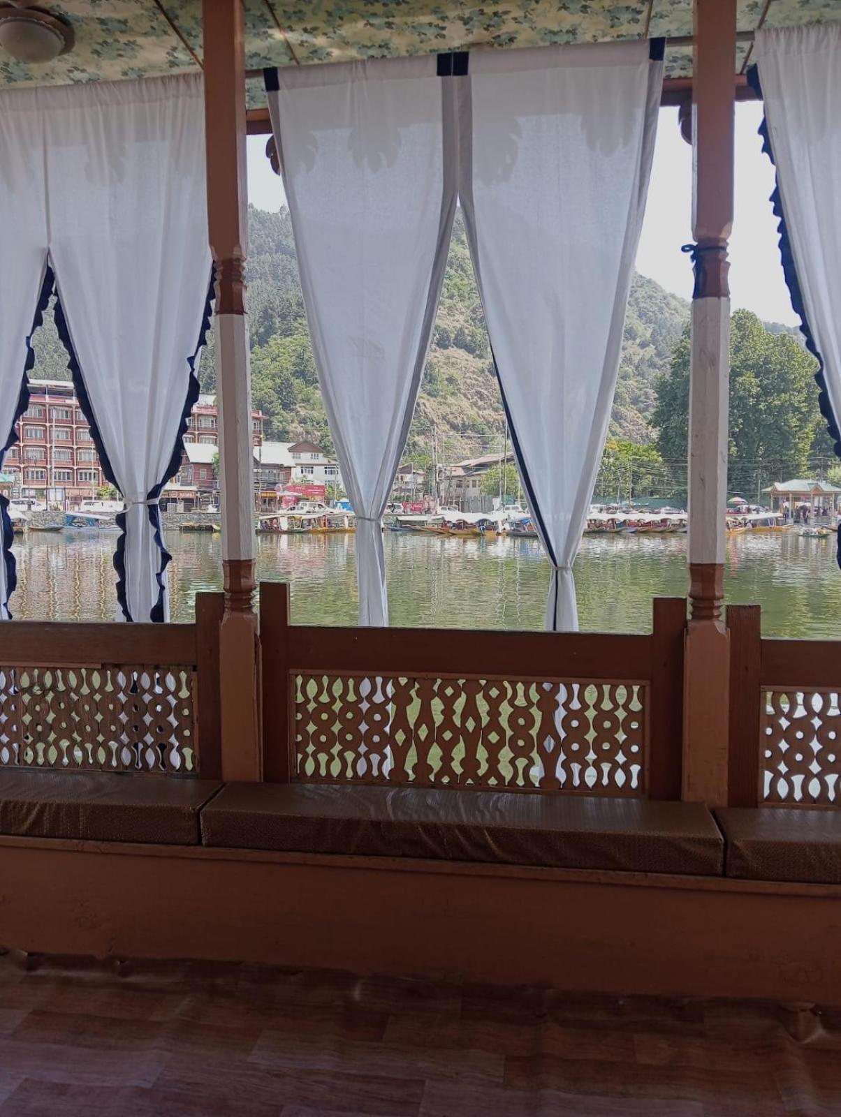 New Lakes Crown Group Of Houseboats Srīnagar Kültér fotó