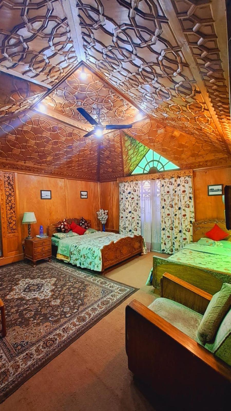 New Lakes Crown Group Of Houseboats Srīnagar Kültér fotó