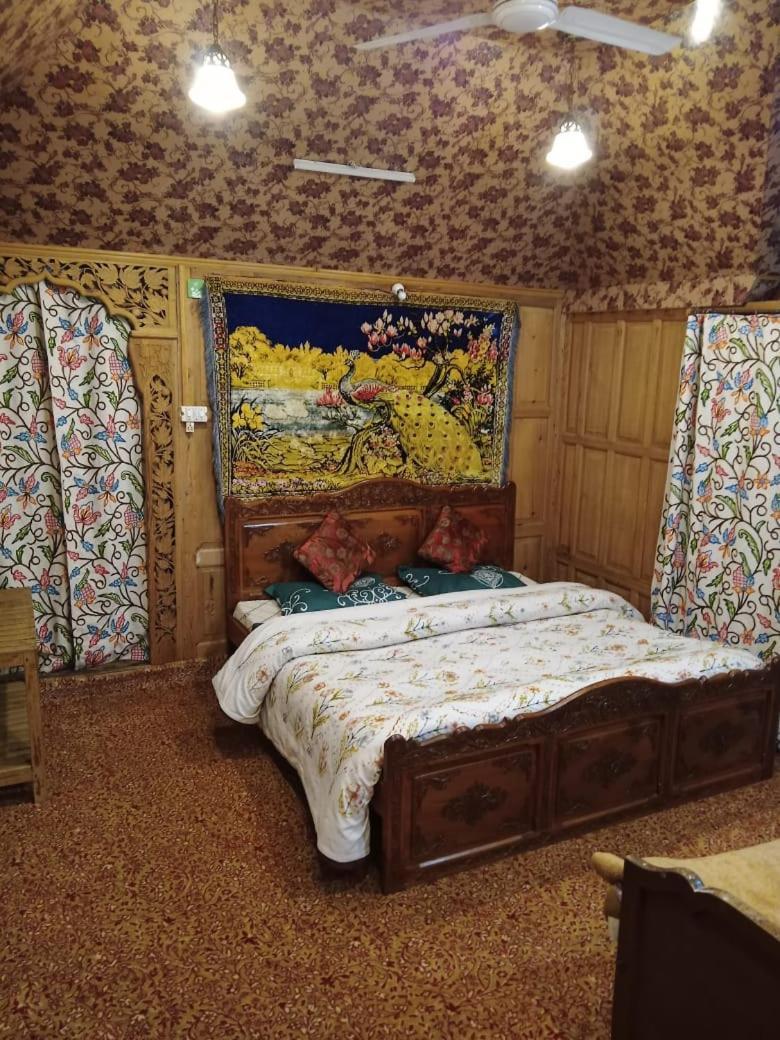 New Lakes Crown Group Of Houseboats Srīnagar Kültér fotó