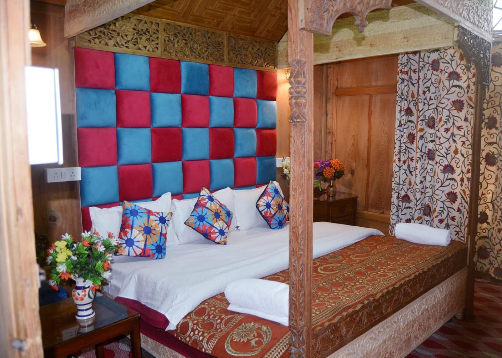 New Lakes Crown Group Of Houseboats Srīnagar Kültér fotó