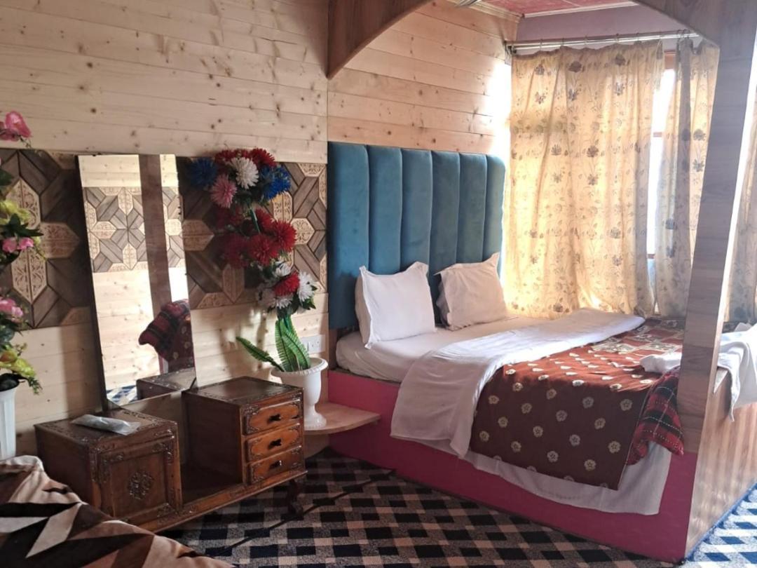 New Lakes Crown Group Of Houseboats Srīnagar Szoba fotó